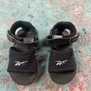 Reebok Black Sandals Size 5